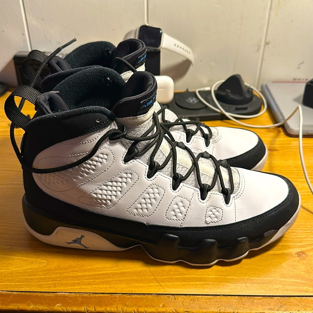 “University blue” Jordan 9